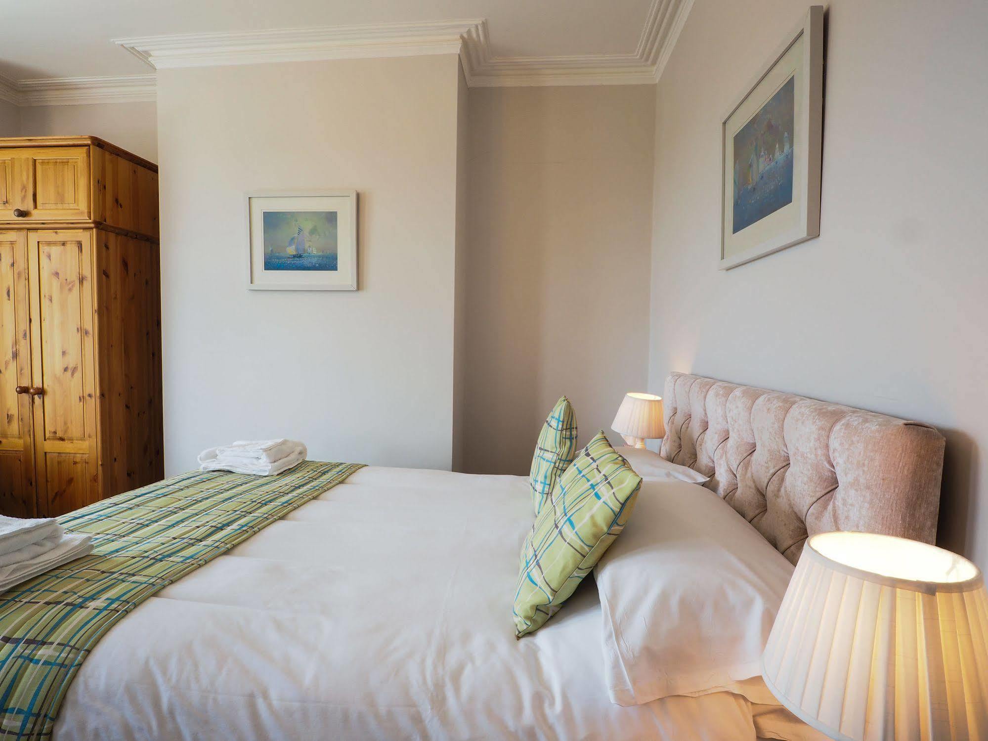 איסטבורן By The Sea Bed And Breakfast מראה חיצוני תמונה